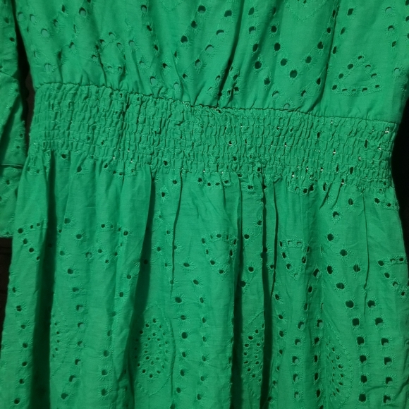 Vibrant Green eyelet dress polyester lined with a slight stretch XXL made small - Picture 4 of 5